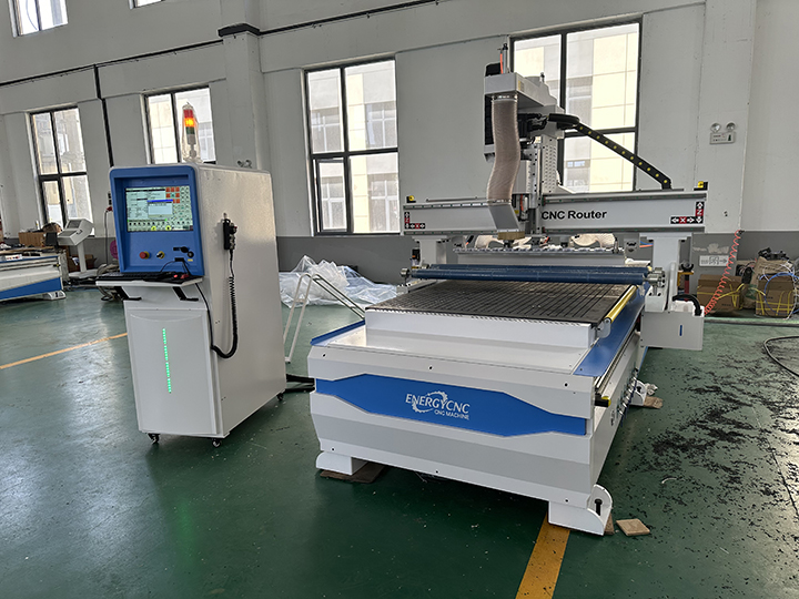 Delivery 1300*2500mm ATC CNC router machine to the USA